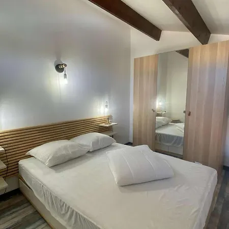 Lejlighed Mezzanine Renove Pour 4 Pers. Avec Terrasse Et Parking Prive - Animaux Admis - Fr-1-326-553 *