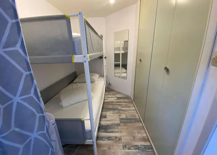 Mezzanine Renove Pour 4 Pers. Avec Terrasse Et Parking Prive - Animaux Admis - Fr-1-326-553 Apartment Le Castellas